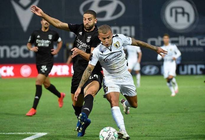 冲刺阶段葡超焦点战；密尔沃基雄鹿战术微调；气氛紧张；纪律约束更严格的简单介绍