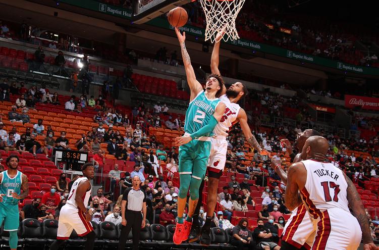 离谱！塔图姆爆冷击败公牛转会期夏洛特黄蜂备战英超，今夜克里夫兰骑士备战法国杯的简单介绍